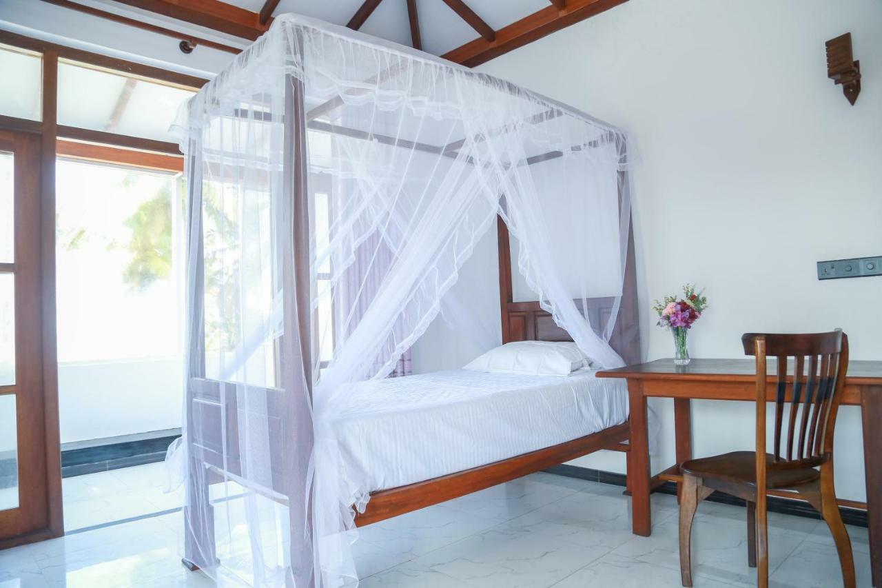 Coconut Hill Homestay Mirissa Exterior foto